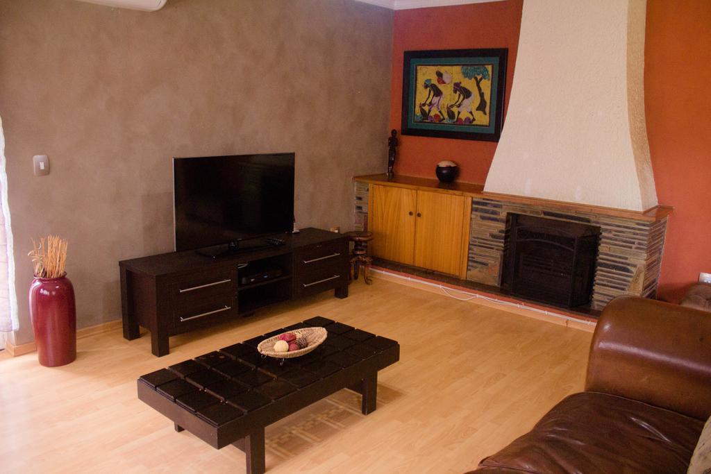 Khuvena Guesthouse 랜드버그 외부 사진
