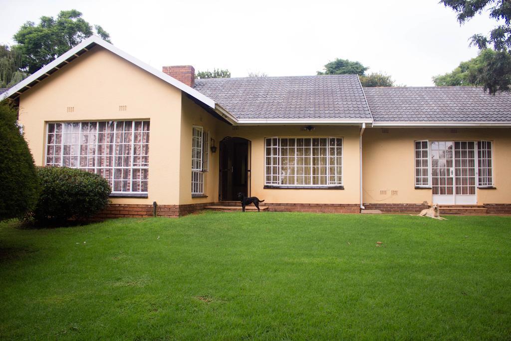 Khuvena Guesthouse 랜드버그 외부 사진