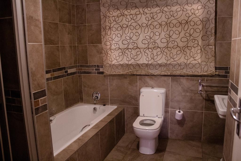 Khuvena Guesthouse 랜드버그 외부 사진