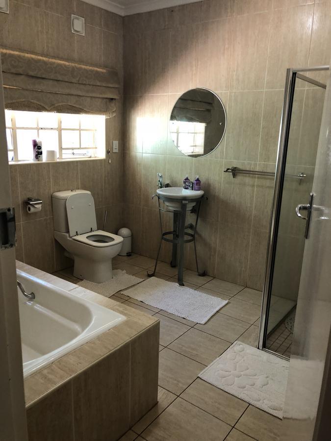 Khuvena Guesthouse 랜드버그 외부 사진