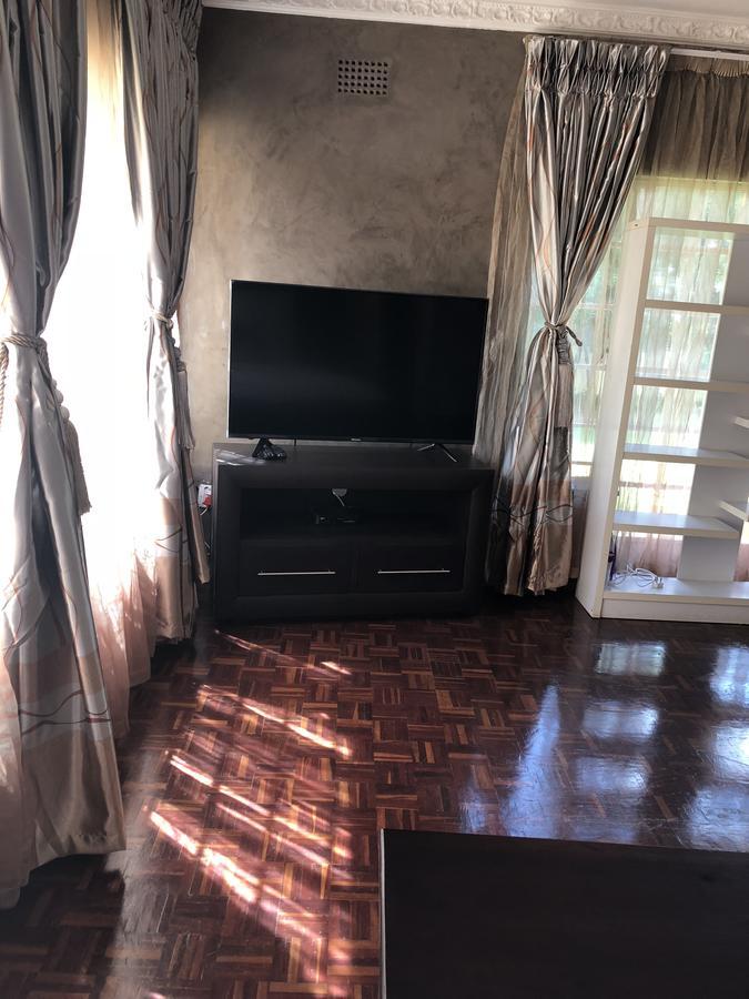 Khuvena Guesthouse 랜드버그 외부 사진