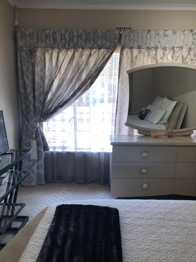 Khuvena Guesthouse 랜드버그 외부 사진