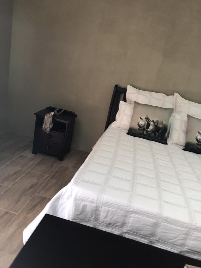 Khuvena Guesthouse 랜드버그 외부 사진