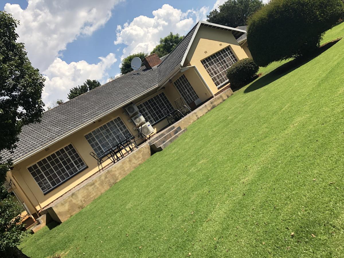 Khuvena Guesthouse 랜드버그 외부 사진