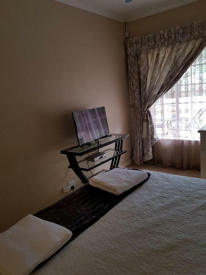 Khuvena Guesthouse 랜드버그 외부 사진